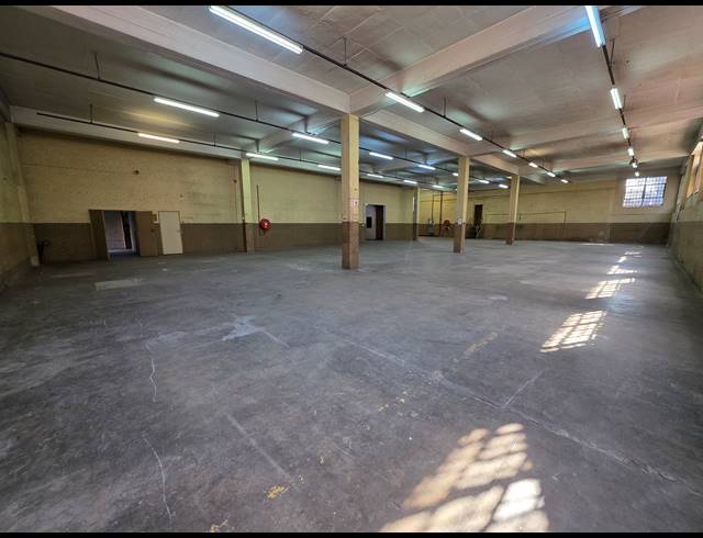 1,345M² WAREHOUSE TO LET IN BOOYSENS